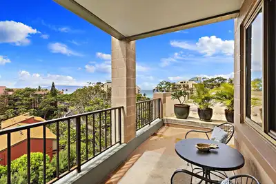 Image de Golden hour views from a Luxe 2bd Penthouse escape