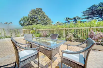 Image de 3 Chambres confortable, superbe terrasse sud