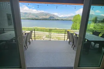 Image de ♥️ of Huntsville/ Brand new large home on lake/ Minutes from Snow Basin/ Hot tub