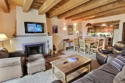 Image de Spacious, Well Stocked Condo in the Foothills