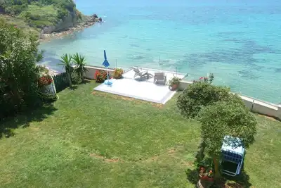 Image de Seaside Villa - Halikounas with private steps onto the beach
