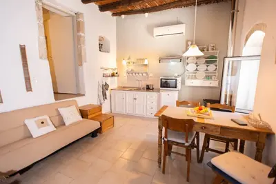 Image de Schefflera Apt, Cretan Traditional House