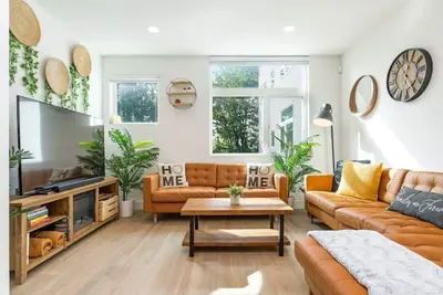 Image de Designer 3b3b in Capitol Hill Pet Friendly