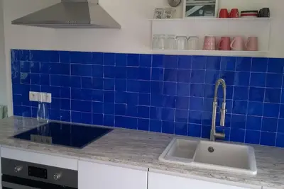 Image de Appartement lumineux à 100 mètres de la plage - tout à pied