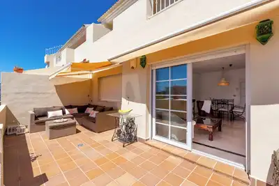 Image de Spectaculaire penthouse Puerto Romano avec vue sur la mer, piscine partagée et Wi-Fi