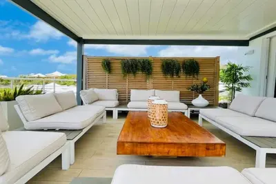 Image de Villa Grenouille, chic et contemporaine offre une vue panoramique!