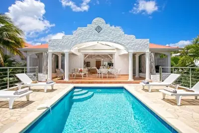 Image de Filao, villa de prestige à 5 minutes à pied du village d'Orient Baie.