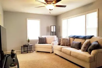 Image de Clean & comfortable ranch-minutes from Spooky Nook and downtown Hamilton