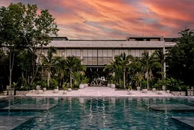 Image de Penthouse de Luxe avec Piscine Plongeante • Oasis sur le Toit à Playa del Carmen