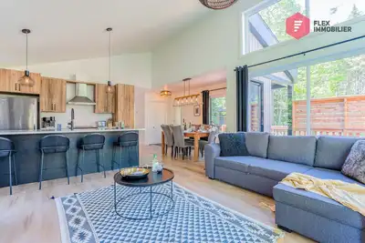 Image de Le Grand Pic de Portneuf | Tv 65\", Sonos, Spa, Piscine, Foyer, Billards