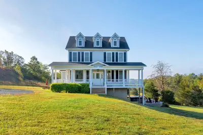 Image de Clean family-friendly 5br in the Heart of Virginia's Wine Country -- Amazing views, basement game room, new outdoor patio