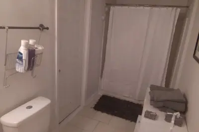 Image de Spacious private suite, 20 miles from downtown ATl, relaxing!