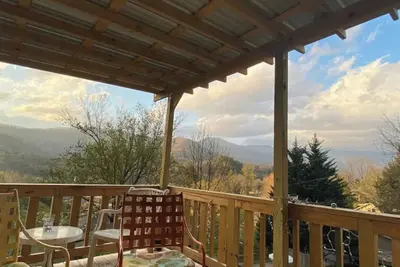 Image de Awesome House in Downtown Sylva!