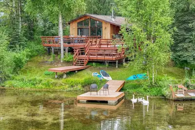 Image de Lakefront Cabin! Hot tub, woodstove, kayaks, paddle boards. King bed! Sleeps 6.