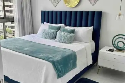 Image de King size bed apt with roof top infinity pool