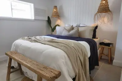 Image de Salty Palms -Studio Apartment By the Sea side