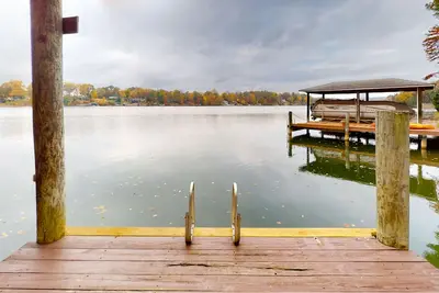 Image de Briarcliff - 3000 sq ft waterfront home w/ private dock, 2 kitchens & pool table