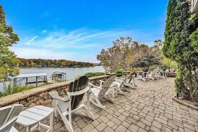 Image de Hastings on Hickory - Huge lake estate with private dock & amazing lake/mtn view