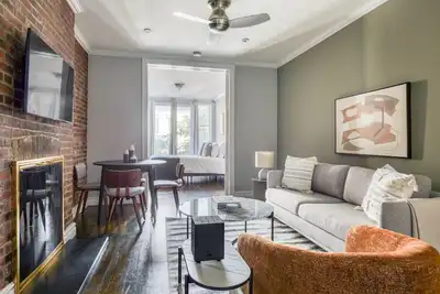 Image de Trendy East Village 2br w/ W/D, nr restaurants, by Blueground