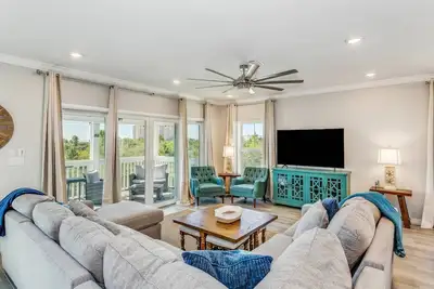 Image de Golf Cart Included! | Chic Coastal Decor | Pet Friendly | Lost Club Resort | Beach Club |Pools