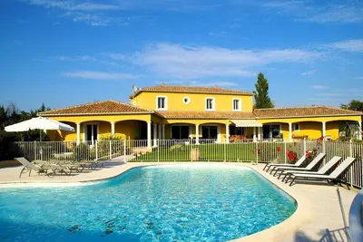 Image de Villa provençale avec piscine