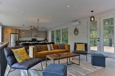 Image de Chalet Familial secteur Tremblant - 4 Chambres avec Spa - Le Rummy