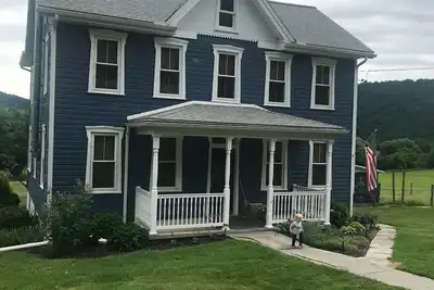 Image de Historic Farmhouse with private river access to Juniata River