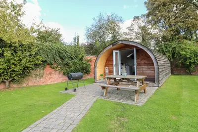 Image de Elm, romantic, character holiday cottage, with a garden in Rocester