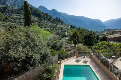 Image de Maison de vacances \"Can Bordoy\" avec vue sur les montagnes, piscine, jardin et terrasse.