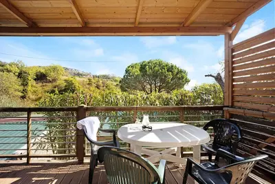 Image de Mobile Home Alloro 166 avec piscine, terrasse privée et Wi-Fi