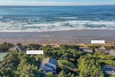 Image de 2 Ocean-View Homes, Beach Access, Private Neighborhood, Views From Ample Windows!