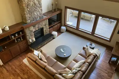 Image de Large luxury home in desirable Nw Bend, 30 minutes to world class skiing/snow