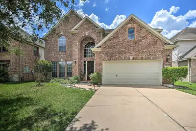 Image de Spacious Home w/ Backyard ~ 25 Mi to Houston!