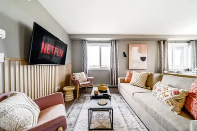 Image de Peaceful Oasis Condo 2br Ac Balcony KingBed