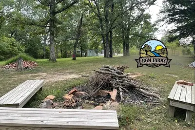 Image de Primitive Campsites with water spigot, toilets, and wifi!