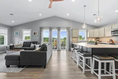 Image de Track View – 4br Townhome with Race Views