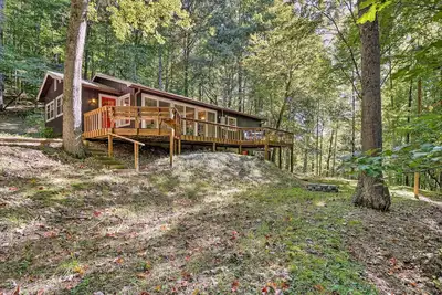 Image de Secluded Franklin Cabin w/ Furnished Deck!