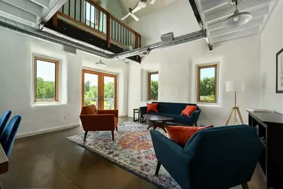 Image de Modern Strawbale on 10 Private Acres