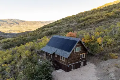 Image de Beautiful Off-Grid Cabin 13 miles from Park City! Sleeps 14!