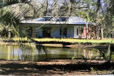 Image de Lovely and Accessible, near the beaches, attractions, and eateries