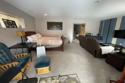 Image de Guest suite with private entrance at Nw Calgary