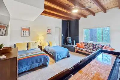 Image de Pet-friendly, central heat, shuffle board and Ev charger!