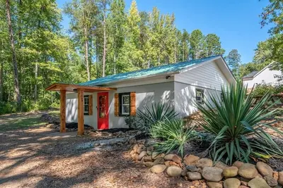 Image de \"Cedar Cottage\"- Comfort & Style Near Lake Norman