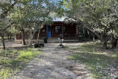 Image de Newly Renovated Rustic Cabin at the Frio