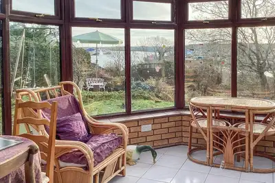 Image de Suffolk’s stunning coastline is only a short drive away from this charming bungalow.