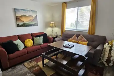 Image de King bed! Close to 3 Ski Resorts, Lds Temple, Dt Ogden, Bdo, and the Fwy.