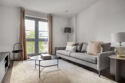 Image de Open plan Whitechapel 2br, near Algate Station, by Blueground