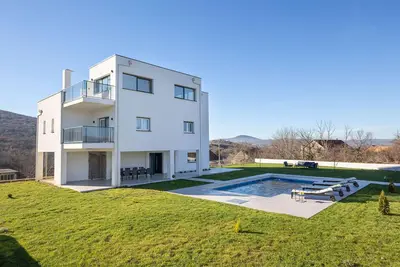 Image de Superbe maison à Trilj avec sauna