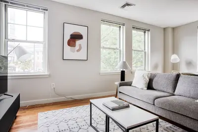 Image de Trendy Somerville 1br w/ W/D in Building, nr Harvard & Mit, by Blueground