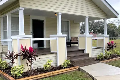 Image de Spacious Bungalow fully fenced with Hot tub, Basketball, Ping pong table & Bbq